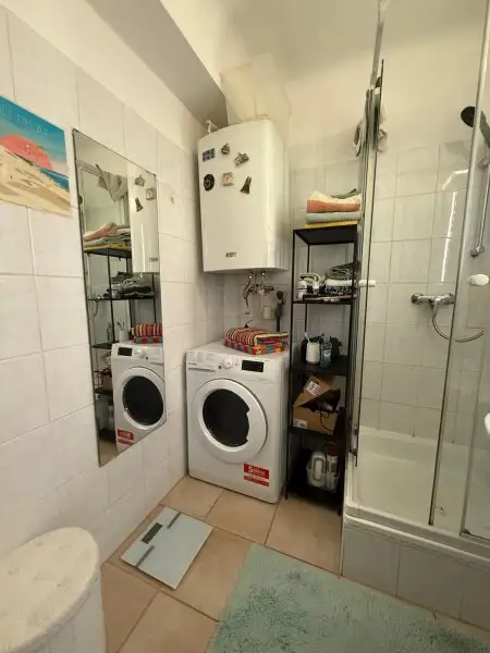 Gut geschnittene 2-Zimmer-Wohnung mit kleinem Balkon - U-Bahn Nähe