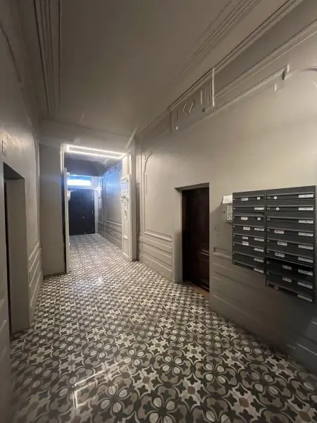 Altbau-Charme! 67 m² Wohnung beim Naschmarkt mit exklusiver Balkon-Möglichkeit in generalsaniertem Haus