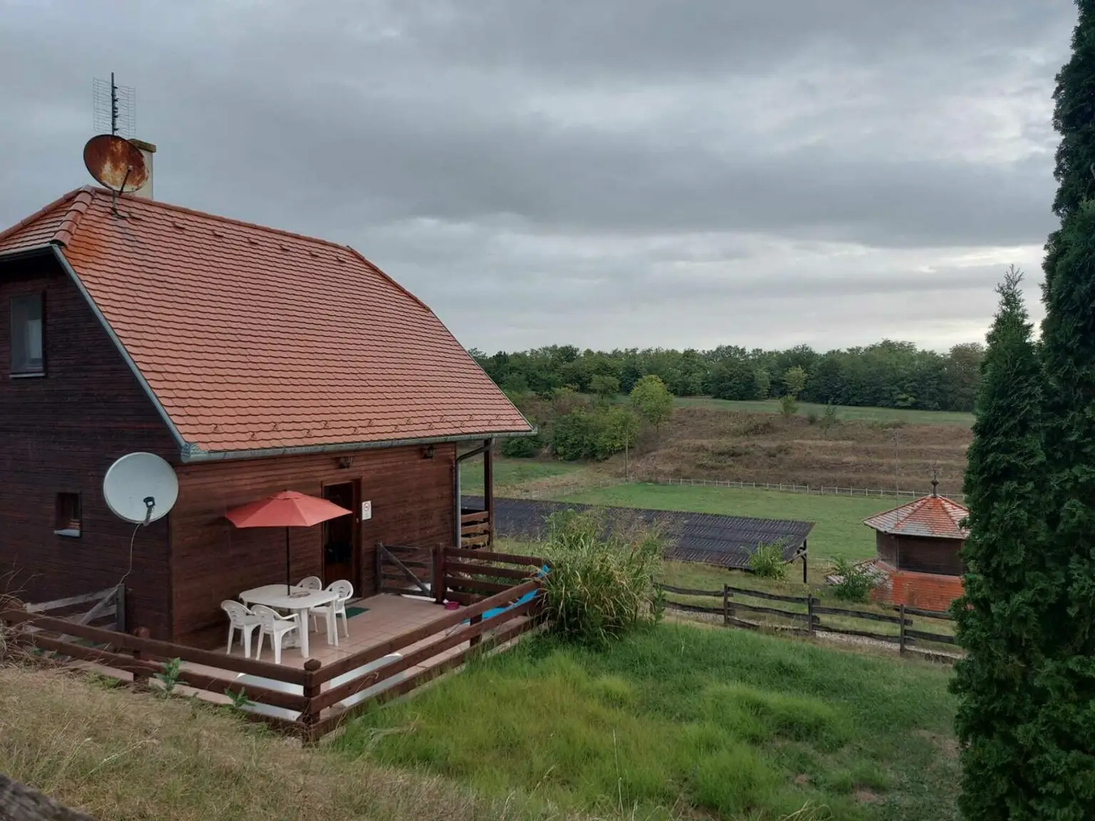 Reiterhofensemble fuer div. Therapiemöglichkeiten bzw. Nutztierhalerhaltung mit Chalets in Aussichts- und absoluter Ruhelage