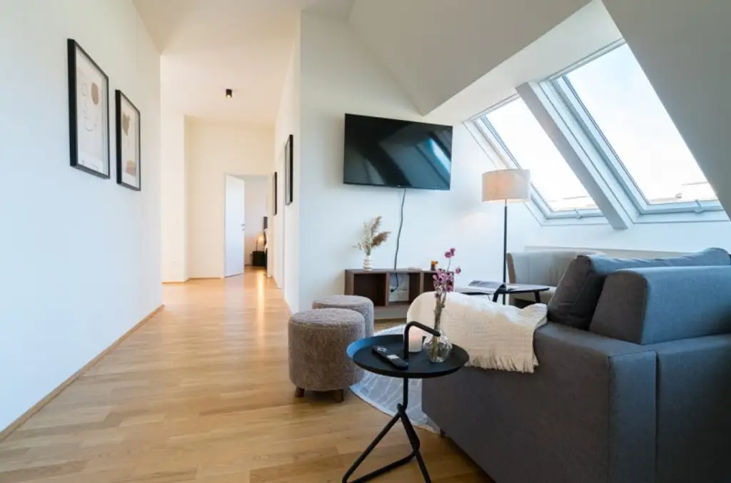 Traumhafte DG-Wohnung mit Terrasse