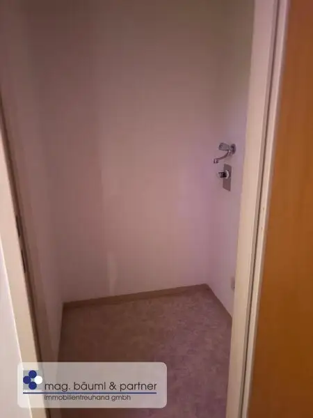 Frisch renovierte 2 Zimmerwohnung mit  Balkon