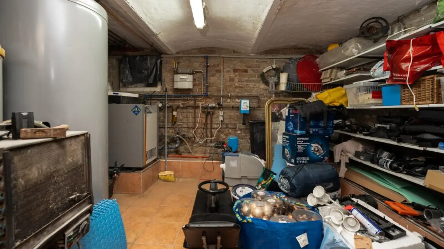 Paradies-Liebhaber aufgepasst! Detailreiches Ein oder Mehrfamilienhaus!