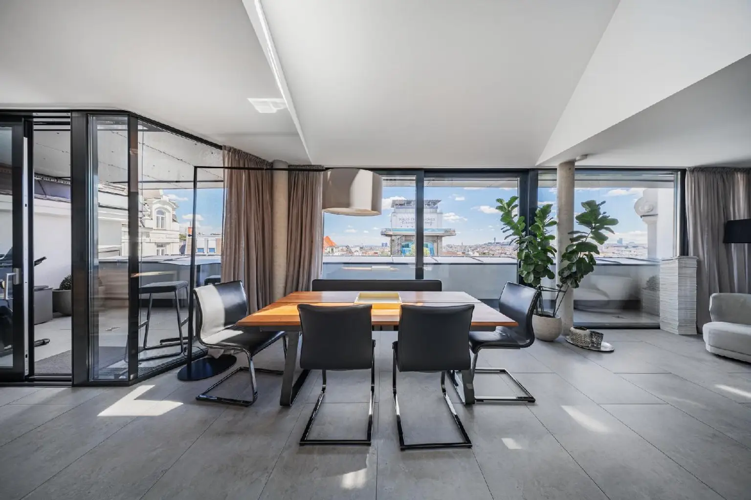 Exklusive Penthouse-Maisonette mit Panoramablick – Direkt am Haus des Meeres!