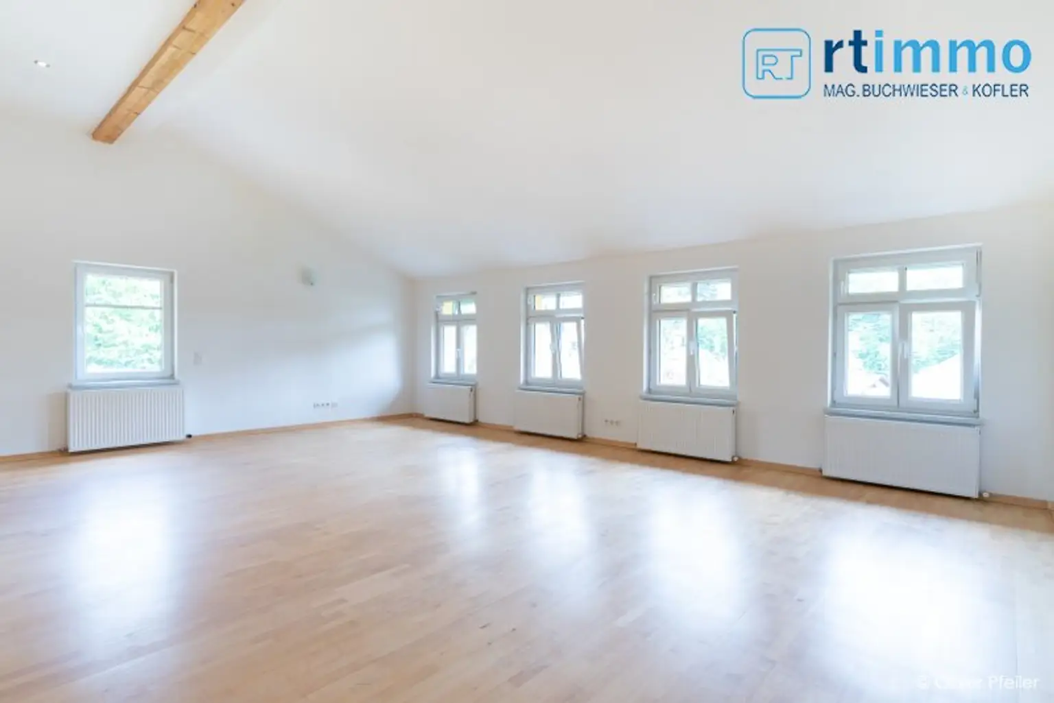 HELLE UND GROSSZÜGIGE 4 ZIMMERWOHNUNG IN IDYLLISCHER LAGE  MIT GARTEN UND GARAGENPLATZ- PROVISIONSFREI