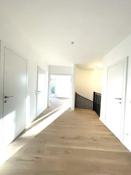 Prestige Living in Sievering: Großzügige Gartenwohnung mit Stil