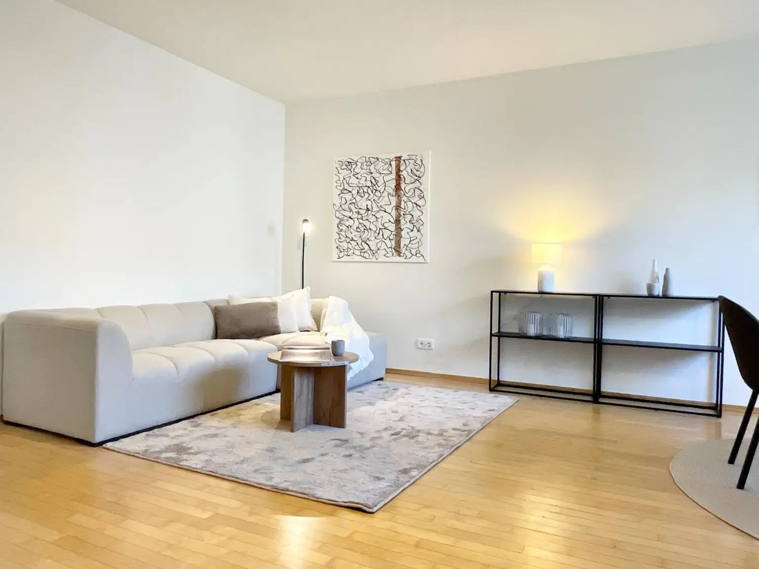 Idyllisch leben am Stadtrand – Lichtdurchflutete Wohnung mit Balkon ins Grüne