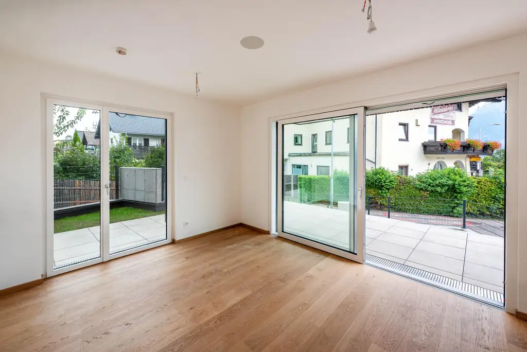 wenige Schritte zum See und ins Zentrum - Haus am See - Bezugsfertige Neubauwohnung in Altmünster