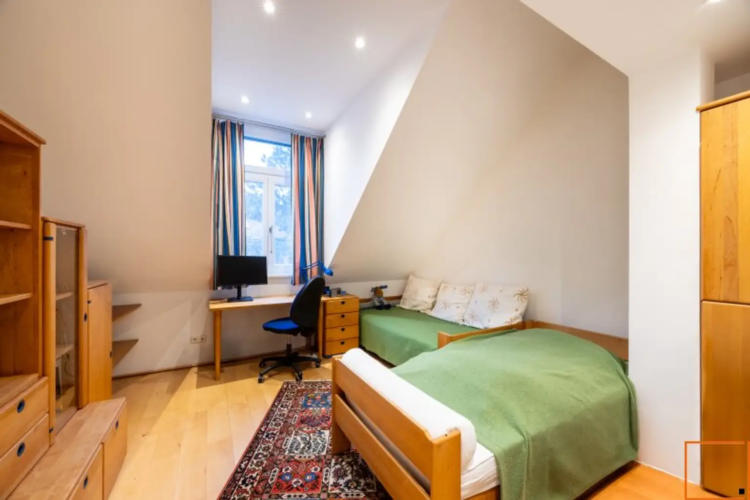 Luftiges Familien-Penthouse mit Ateliercharakter, großen Terrassen und Grünblick