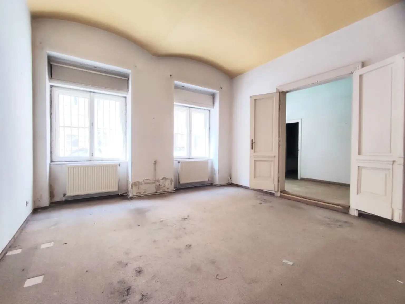 SÜDSEITIG :  Stilaltbau beim Walter-Beck-Platz