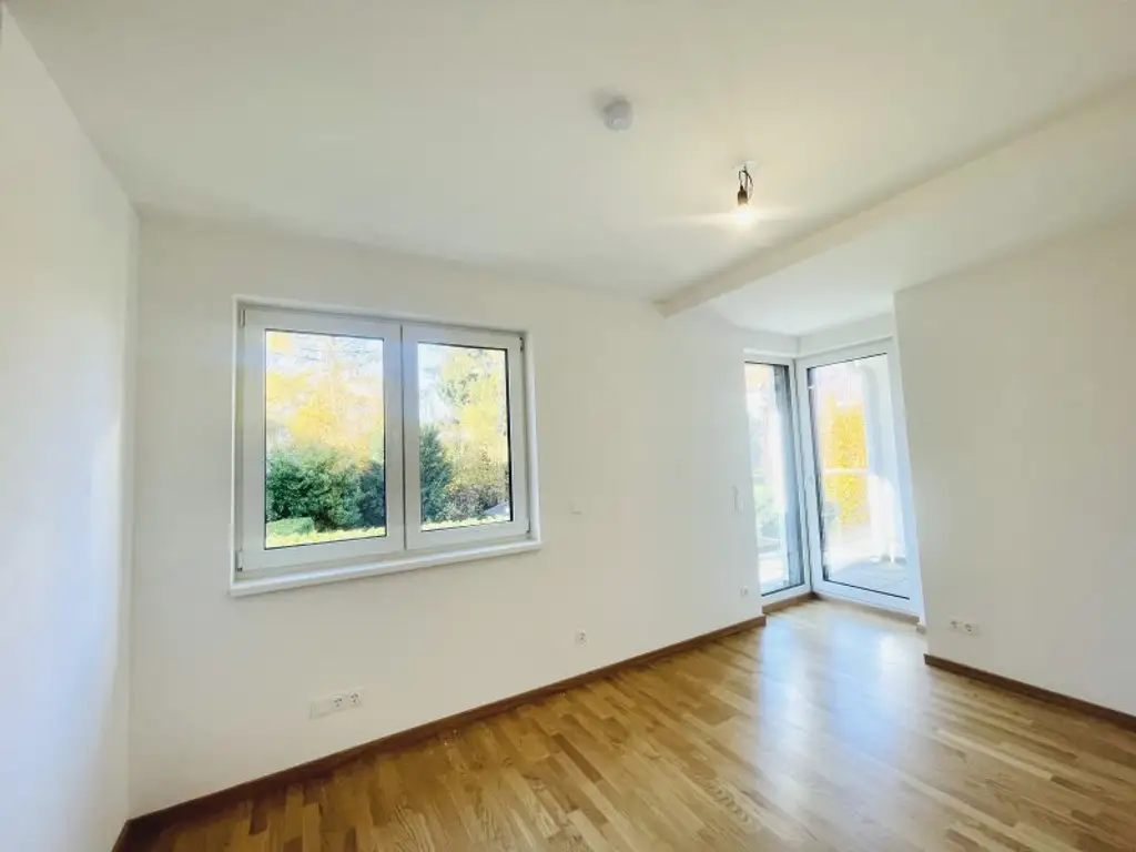 Erstbezug! Neubau-Reihenhaus mit Terrasse, Dachterrasse, Loggien & Garten (auch für Anleger)