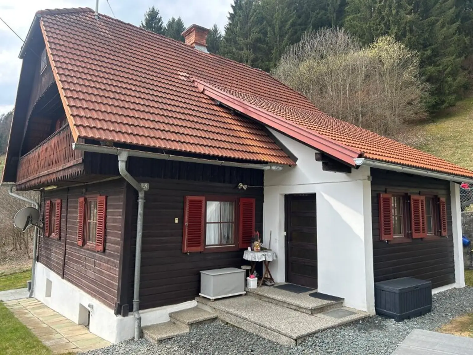 2776 m² Grund + Charmantes Einfamilienhaus im Sonnigen  Himmelberg mit Garten, + Garage & Werkstatt für 199.000 €