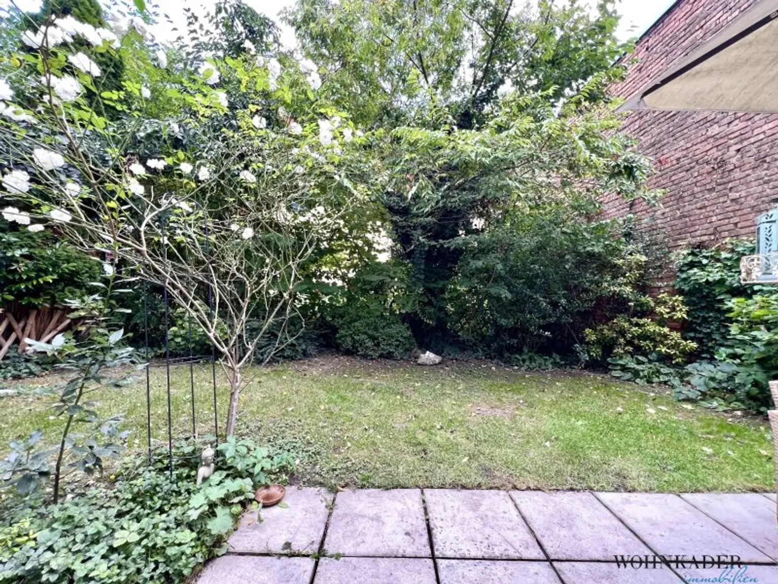 Großzügige 2-Zimmer-Gartenwohnung – ein Ruhepol mit 80 m² Außenfläche