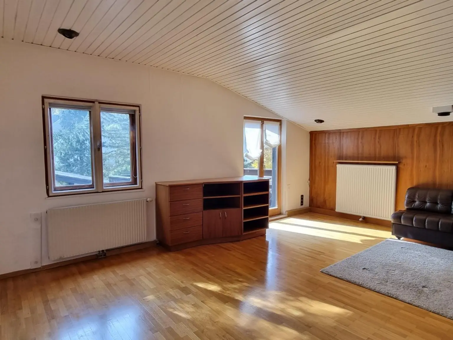 GERÄUMIGES EIN / ZWEIFAMILIENHAUS IN SONNIGER LAGE