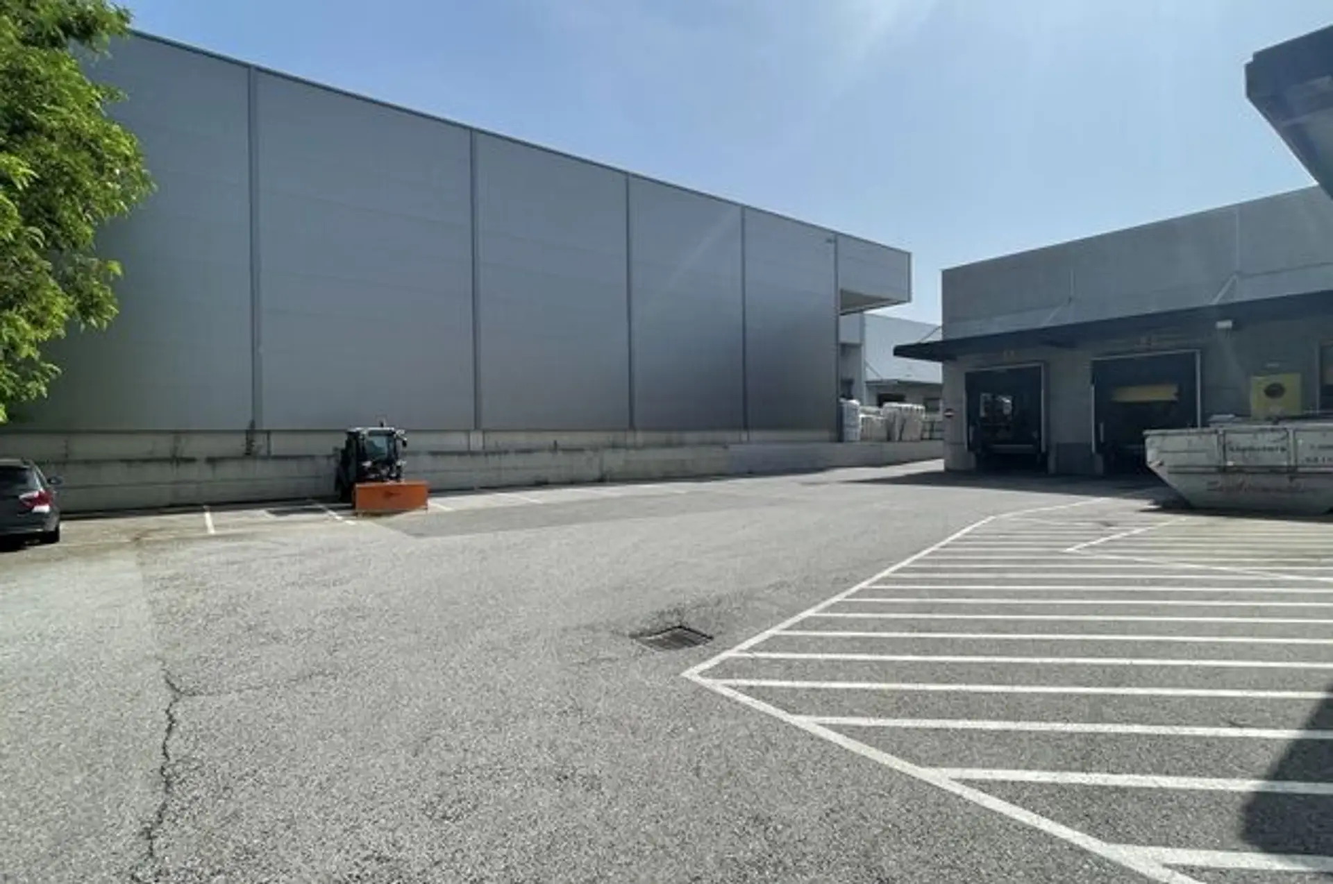 Rangierfläche & Laderampe