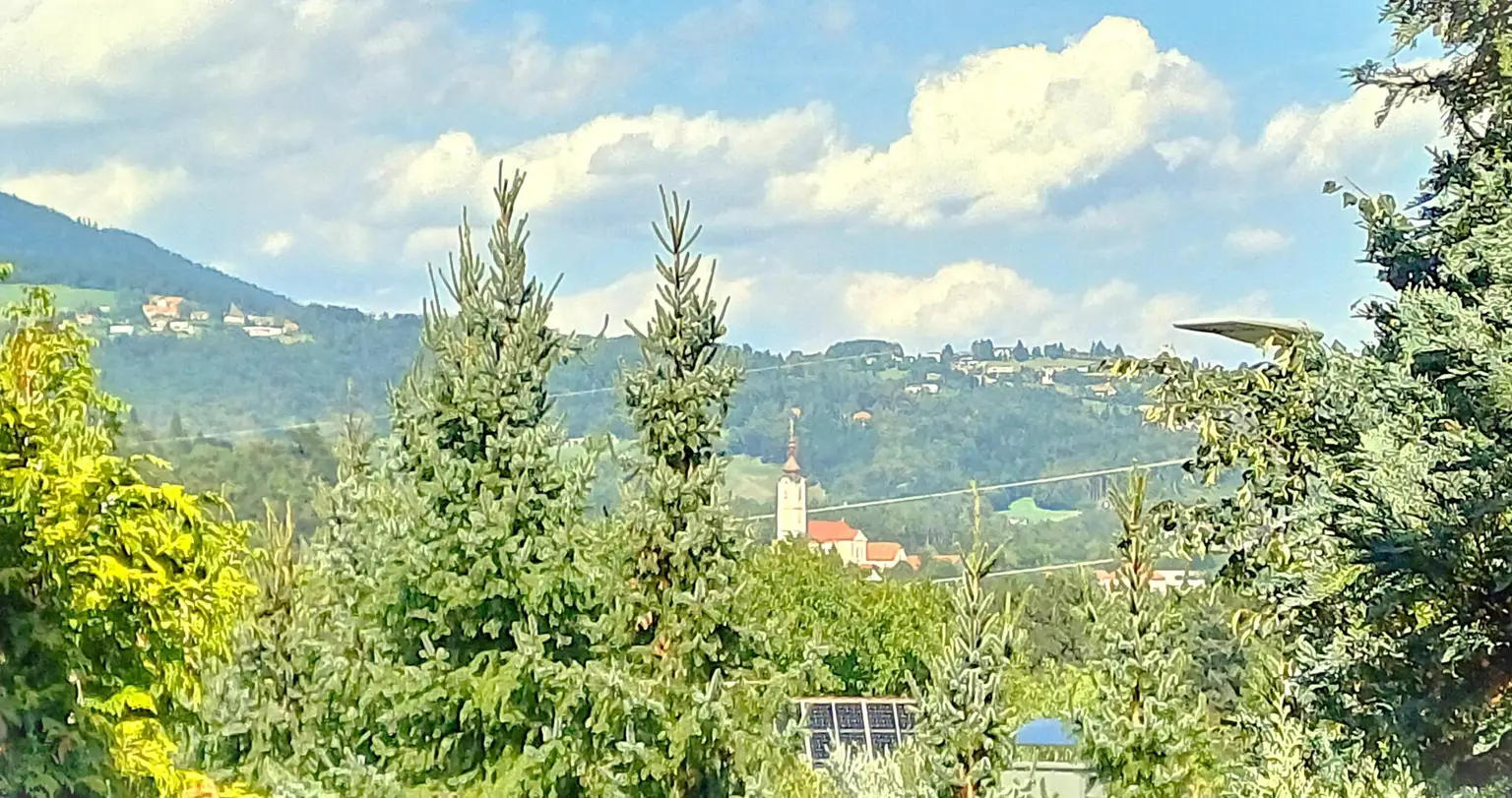 8051 Graz: Traumhafte Fernsicht von der südseitigen überdachten Loggia, Eigenes Gartenabteil