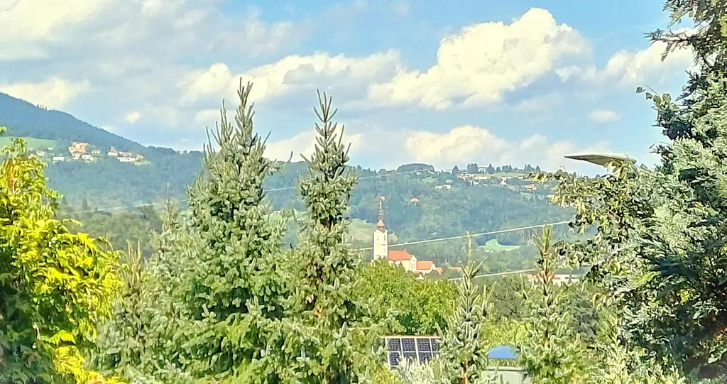 8051 Graz: Traumhafte Fernsicht von der südseitigen überdachten Loggia, Eigenes Gartenabteil