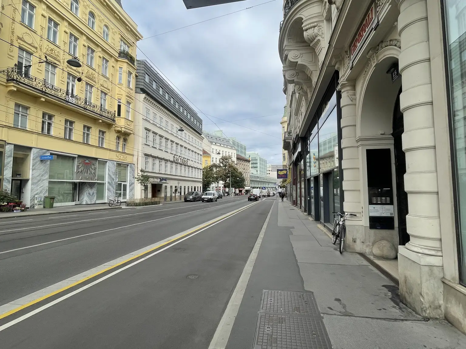 Prunkvolle 6-Zimmer Wohnung im repräsentativen Haus / Impressive 6-room-apartment in a representative building