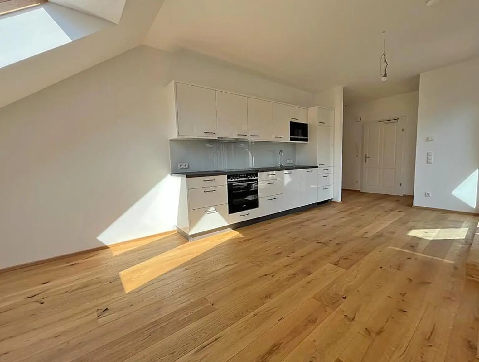 Zweitwohnsitzfähige Stadtwohnungen im historischen Altbau - Dachgeschoß -Provisionsfrei