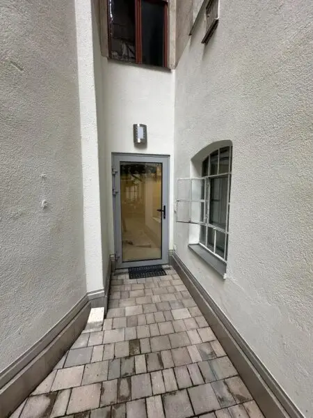 UG Eingang vom Innenhof