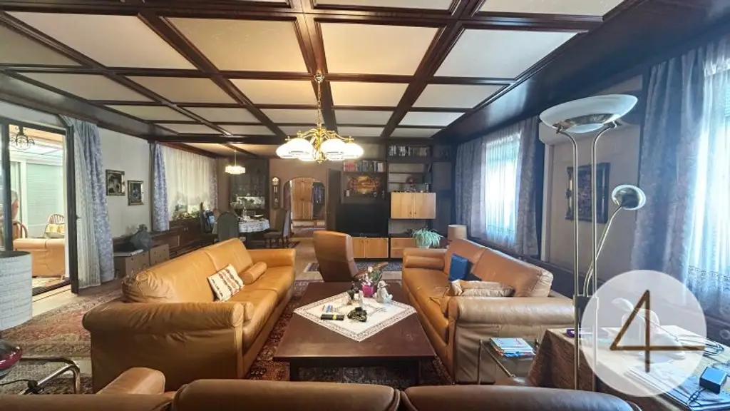 Großzügiger Bungalow mit Wintergarten und Garage im Herzen von Deutsch Wagram