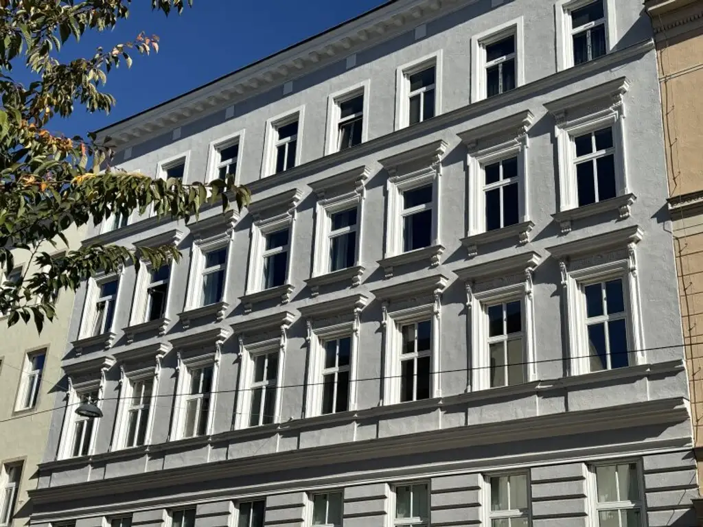 Lichtdurchflutete Dachgeschosswohnung mit Galerie und Blick über die Stadt - Nahe Mariahilfer Straße & Westbahnhof