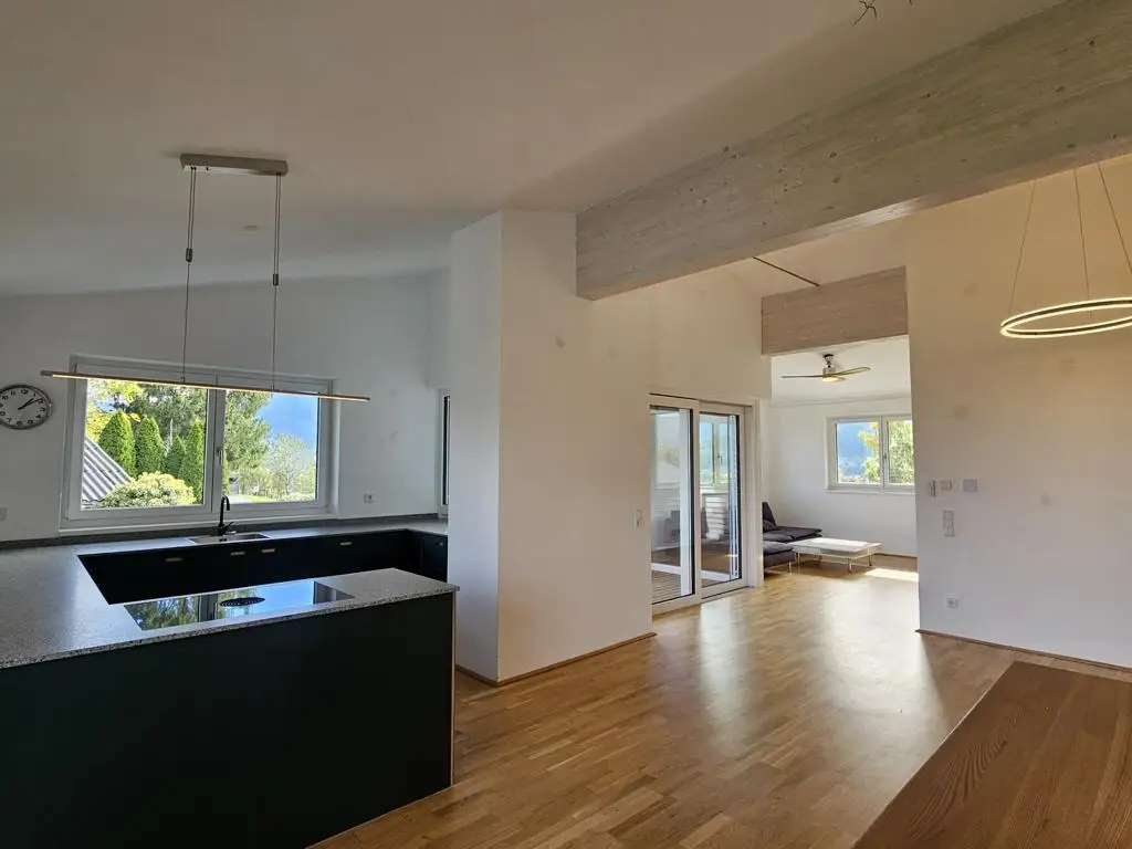 Exklusive 3-Zi.-DG-Wohnung mit Gebirgsblick in ruhiger Lage