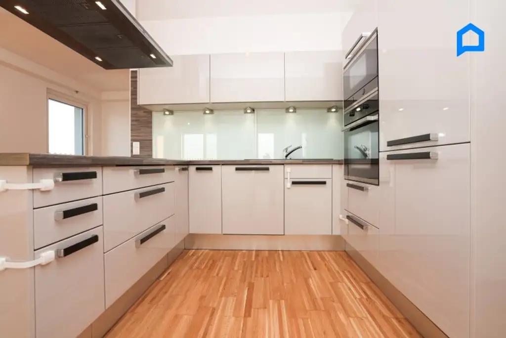* CITY GATE TOWER * Weitblick über Wien * helle 3 Zimmer * große Loggia* Balkon* Top Küche* Klimaanlage *