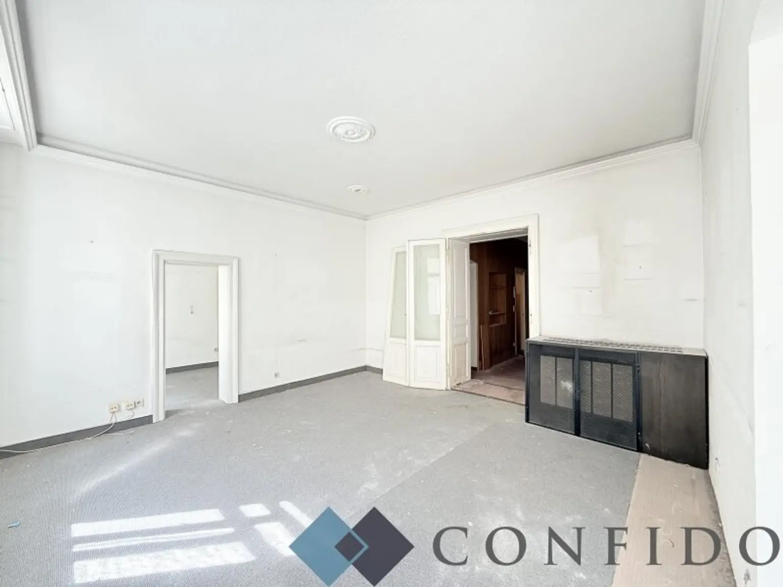Gestalten Sie nach Ihrem Geschmack - Sanierungsbedürftige 3 Zimmer Altbauwohnung in der Clusiusgasse!