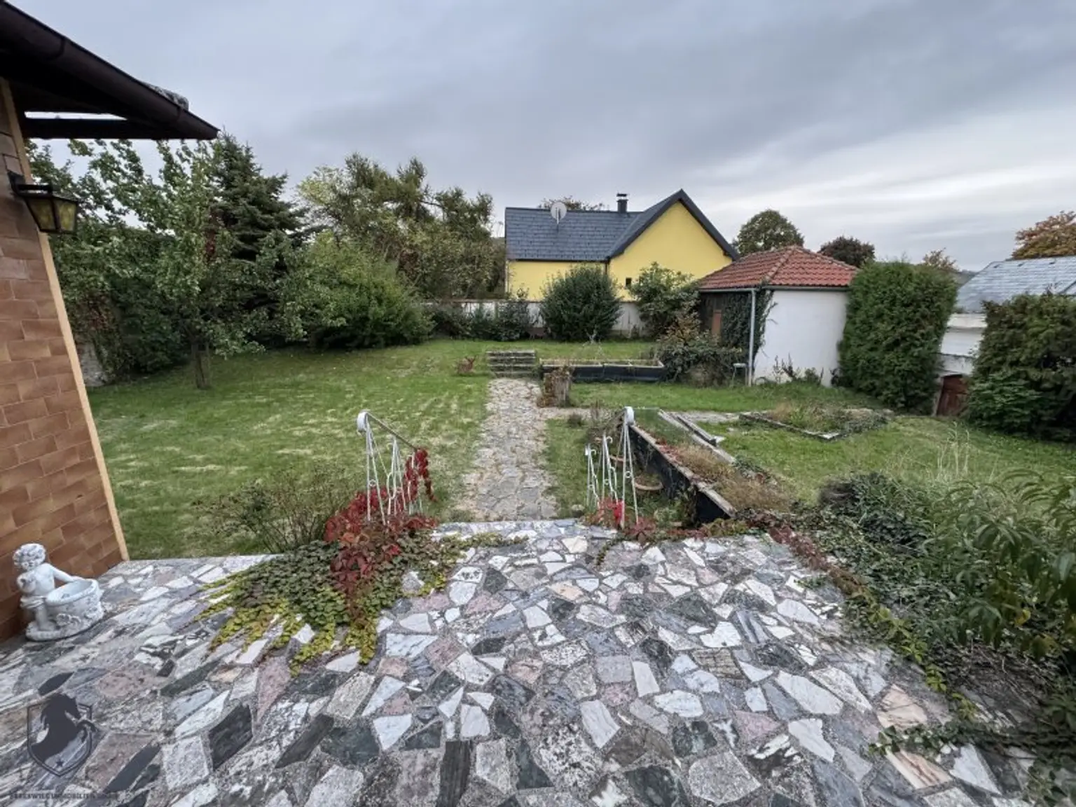 Einfamilienhaus mit Garten, Garage zu vermieten