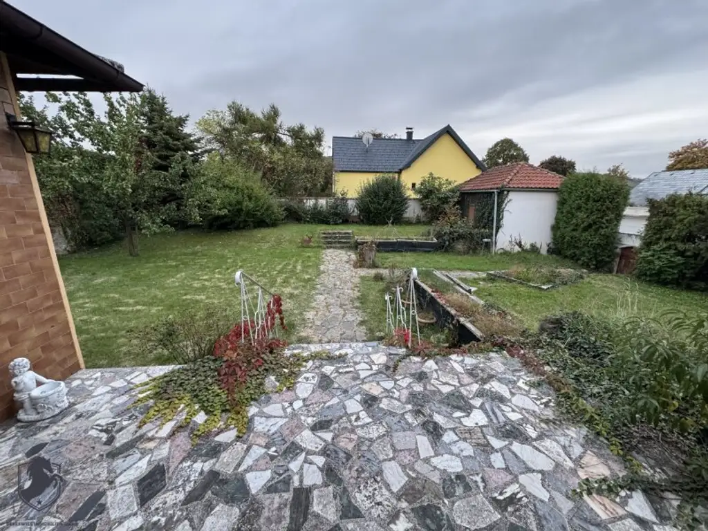 Einfamilienhaus mit Garten, Garage zu vermieten