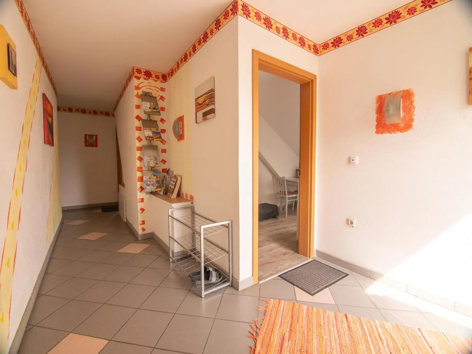 Großes Wohnhaus mit Heurigenlokal / 5 Gästezimmern und einem Miethaus