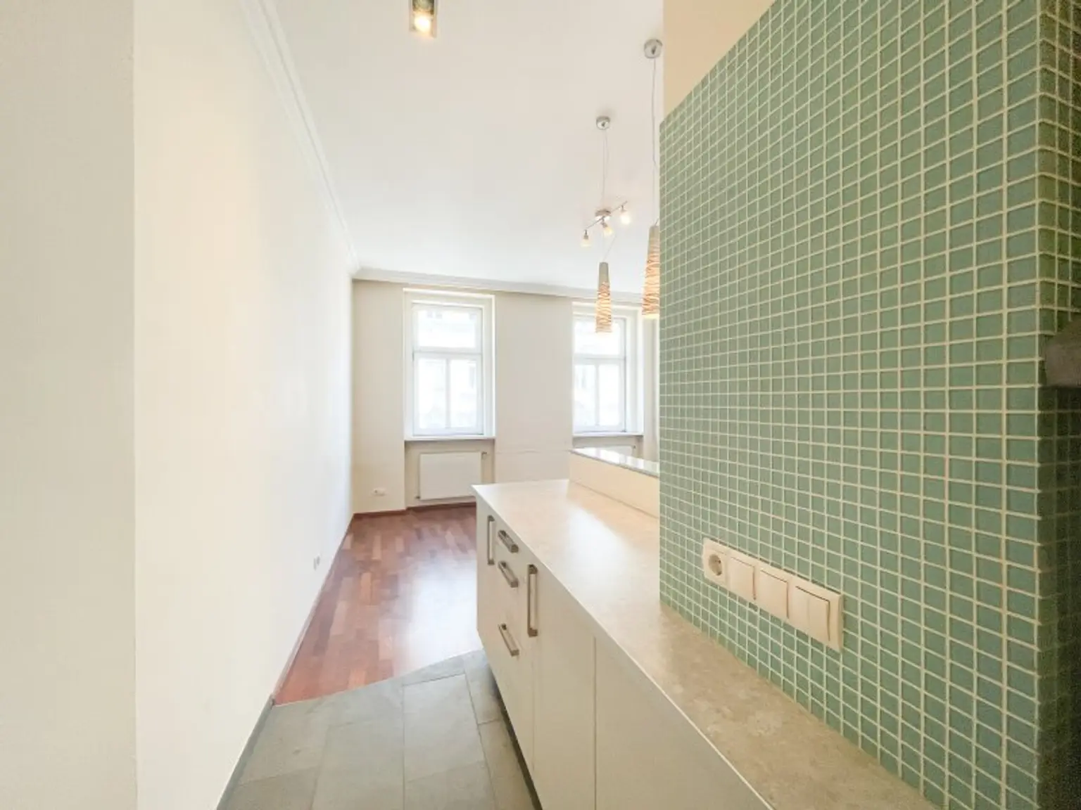 U4 PILGRAMGASSE: Altbauwohnung mit Balkon* im schön sanierten Altbau mit separater Küche Nähe Naschmarkt