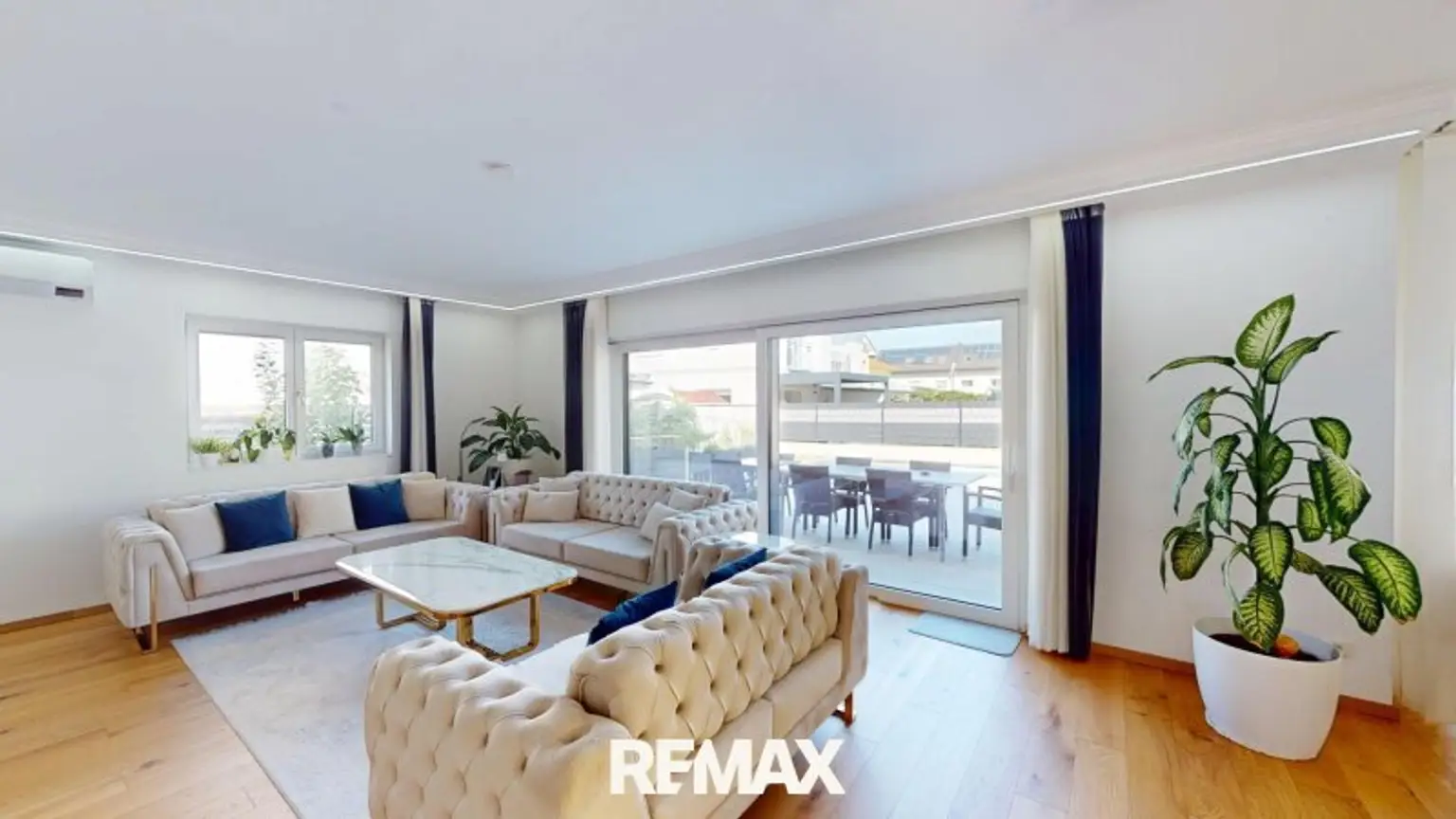 Wohnzimmer Blick in den Garten