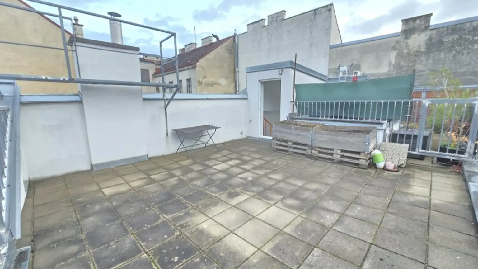 Schöne 4 Zimmer Wohnung mit große Terrasse. Nähe Westbahnhof U3/U6