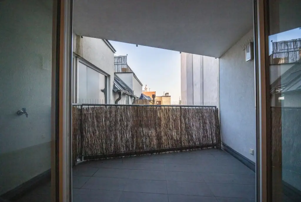 2-Zimmer-Wohnung mit Loggia auf der Mariahilfer Straße - bei U3/U6 Station Westbahnhof