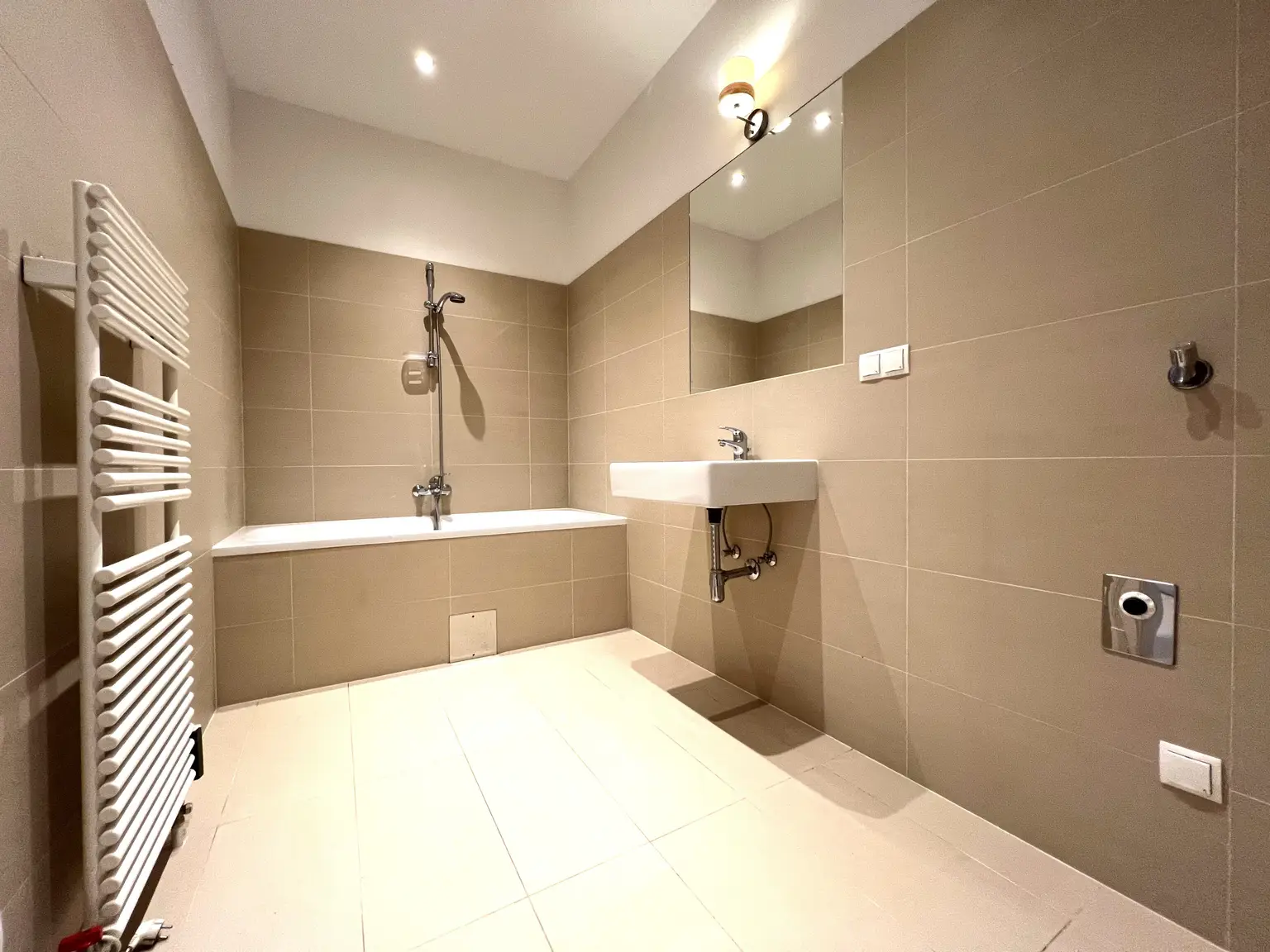 Charmante Altbauwohnung im Herzen Wiens / Charming apartment in an old-style building in the heart of Vienna