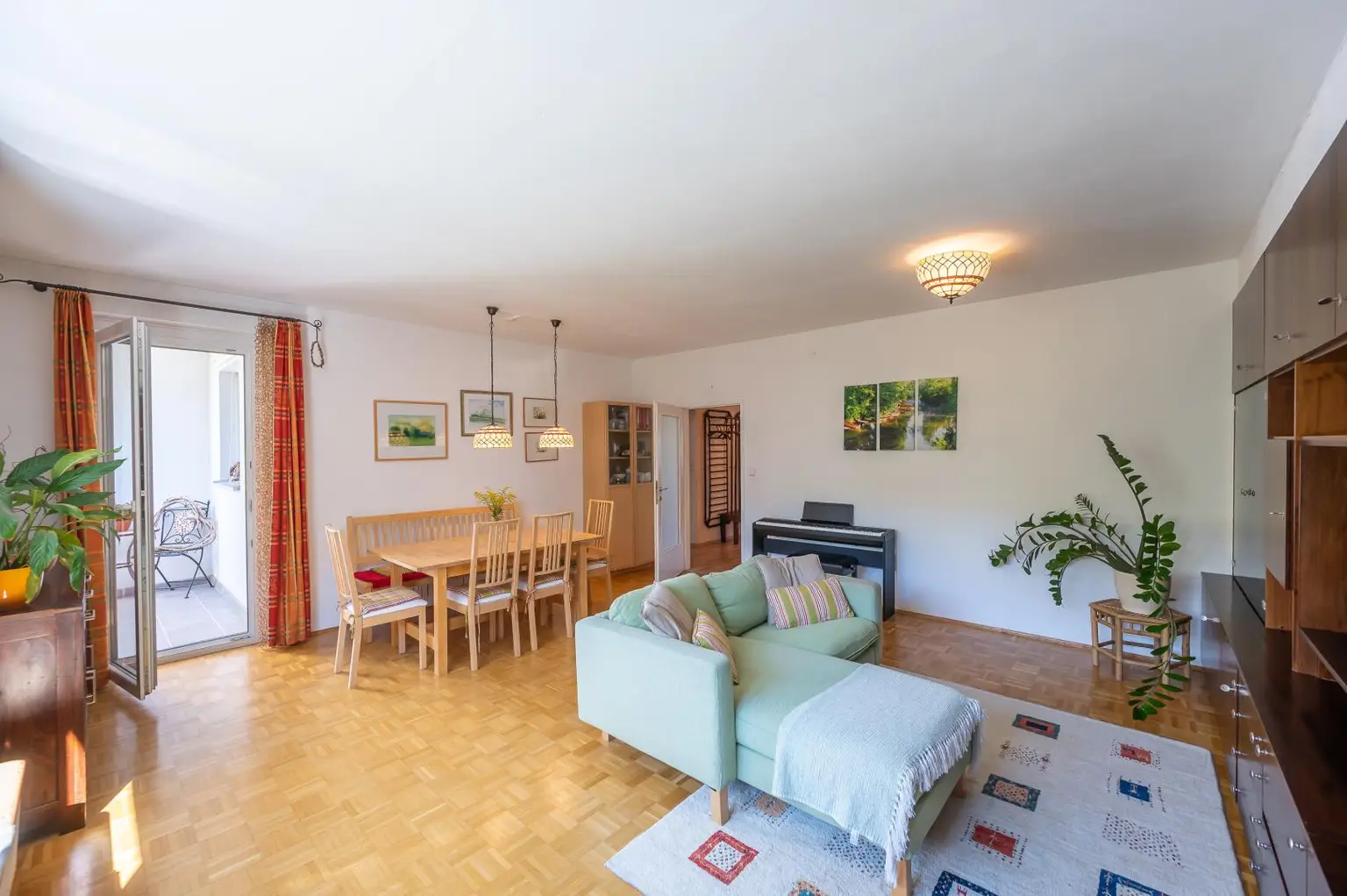 Wohnen im Grünen mit Stadtanschluss: 4 Zimmer | Loggia | PKW-Stellplatz