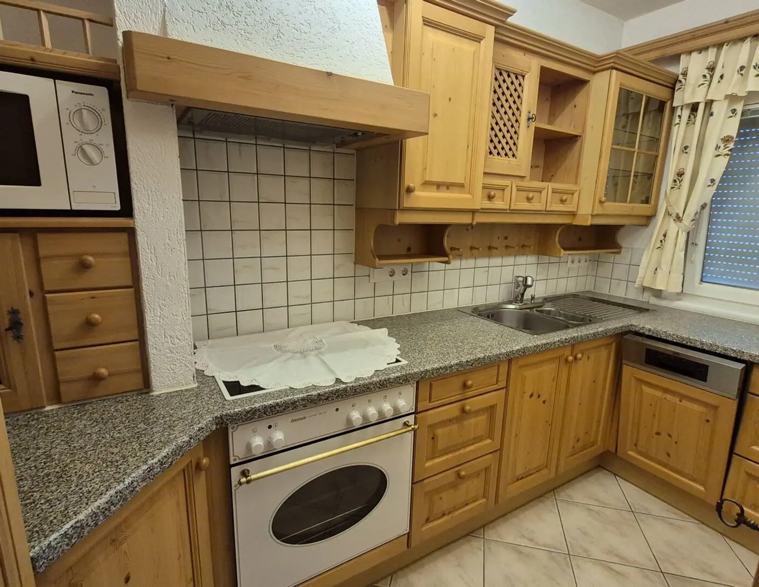 Vollmöblierte 2-Zimmer-Wohnung mit Balkon, Gemeinschaftsgarten, AAP und Garage in Axams