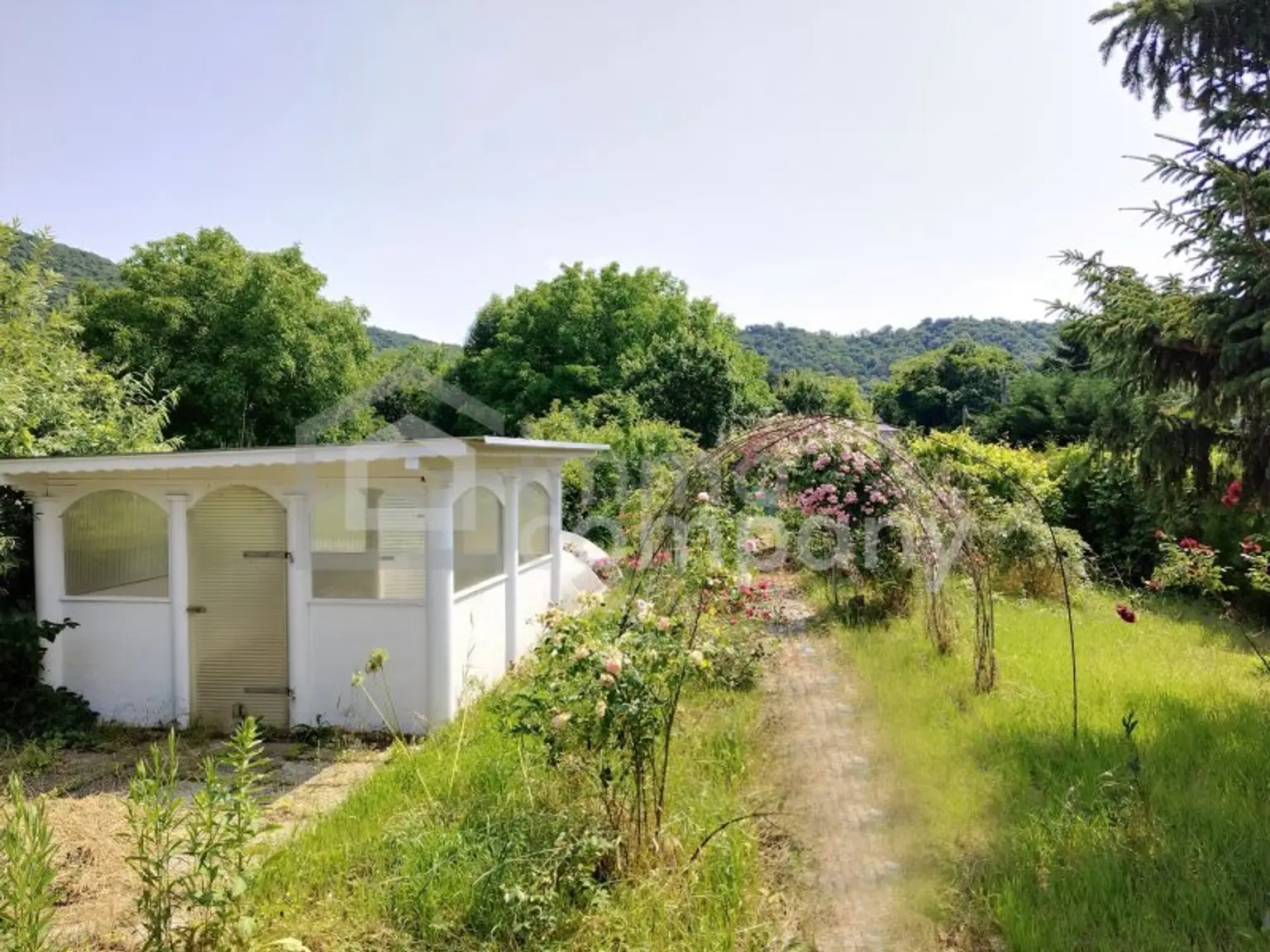 Entzückendes  komplett saniertes Kleingartenhaus auf Eigengrund mit wunderbarem Garten in Ruhelage