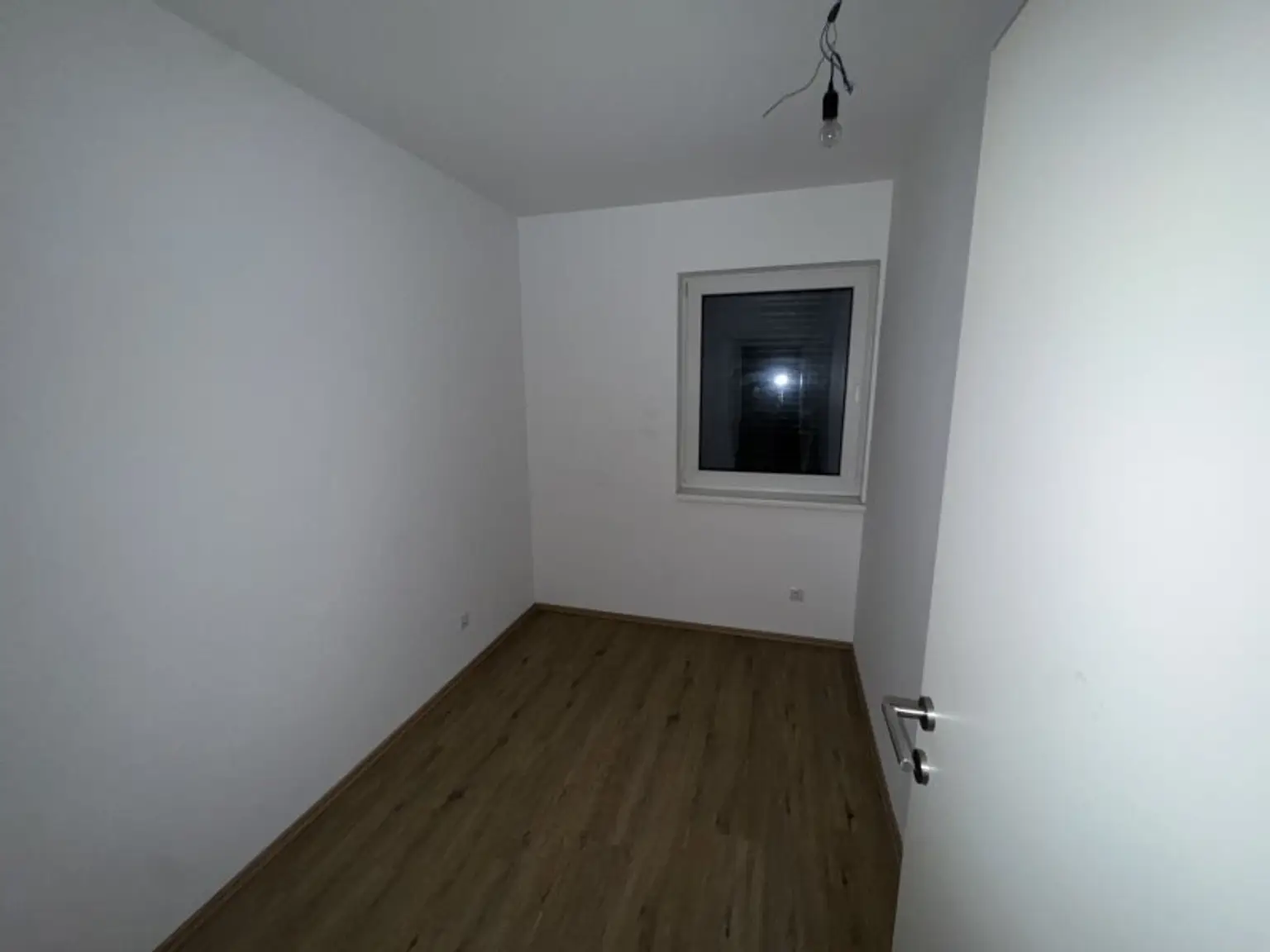 GROßZÜGIGE 4-ZIMMER DACHGESCHOSSWOHNUNG MIT BALKON! AB SOFORT VERFÜGBAR!