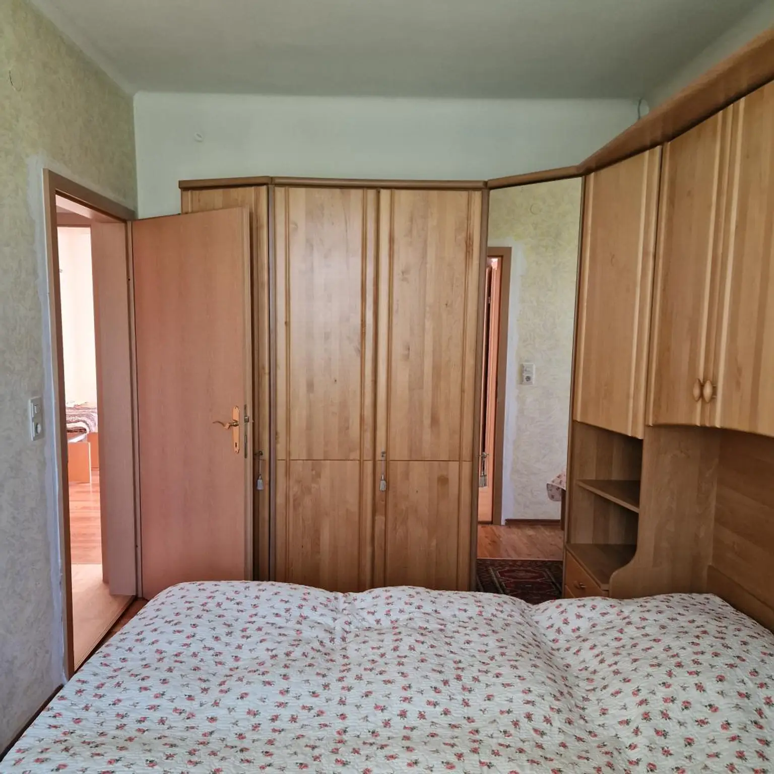 Gut aufgeteilte 3-Zimmer-Wohnung mit Terrasse und eigener Grünfläche