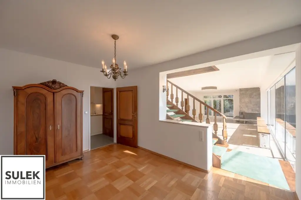 Erstbezug nach Sanierung: Großes Einfamilienhaus in einzigartiger Lage mit Weitblick und vielen Zimmern, Blick ins Grüne und in absoluter Ruhelage