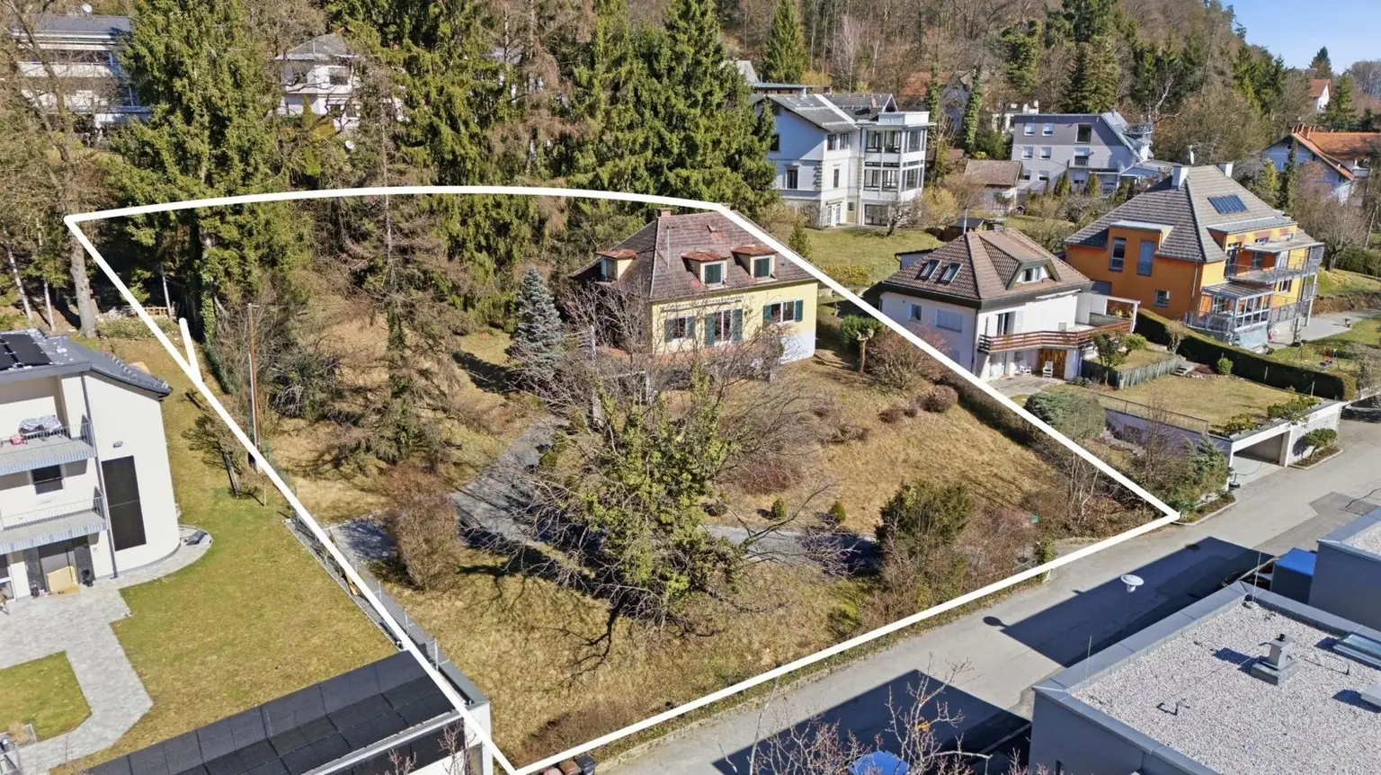 Grundstück samt Altbestand