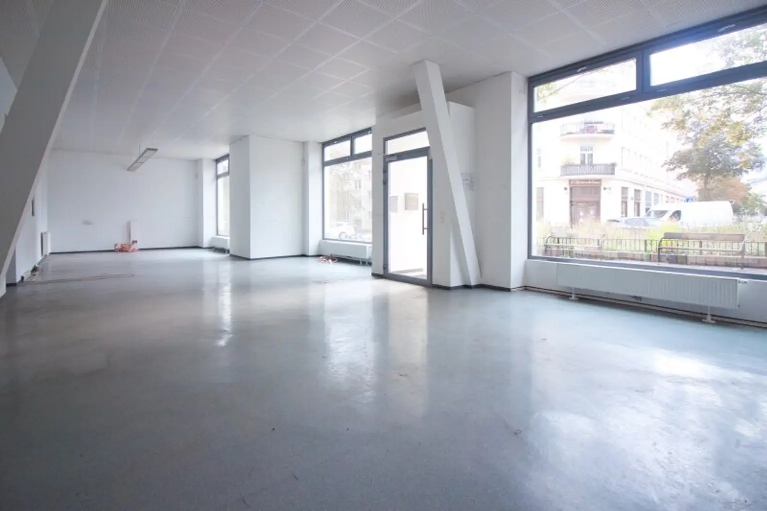 Attraktives, helles Geschäftslokal zur vielseitigen Nutzung mit guter Sichtbarkeit | flexibler Grundriss | leerstehend