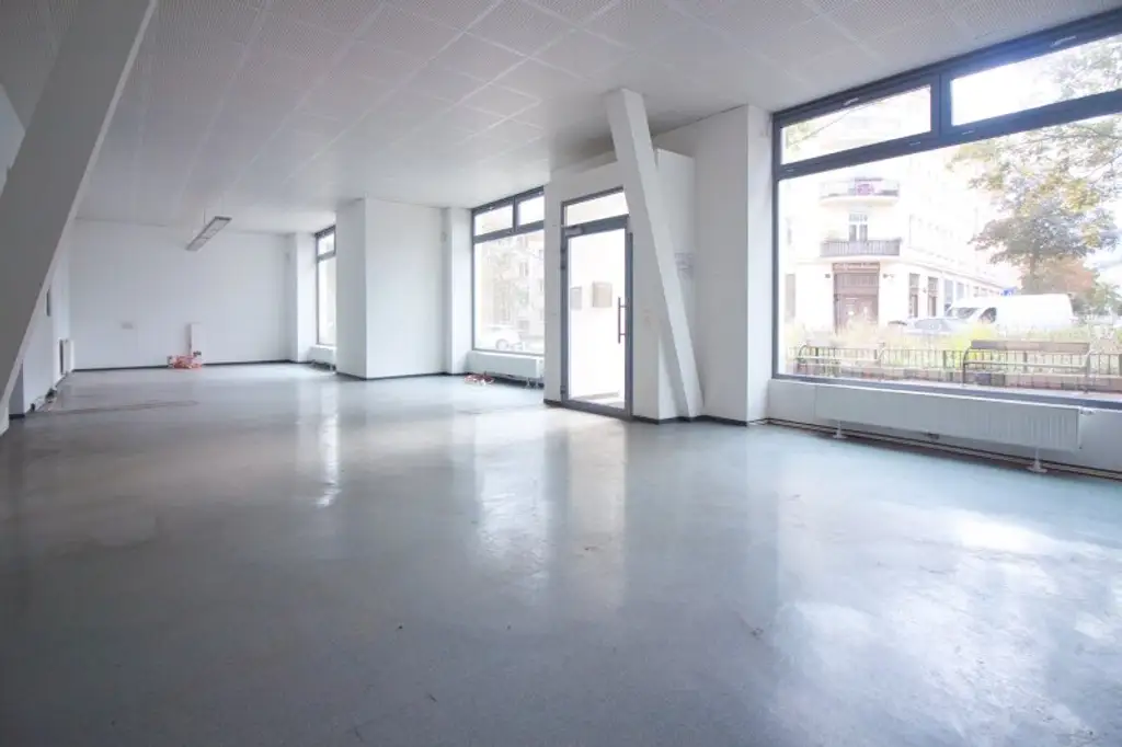 Attraktives, helles Geschäftslokal zur vielseitigen Nutzung mit guter Sichtbarkeit | flexibler Grundriss | leerstehend