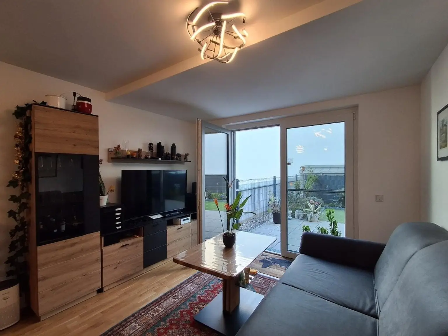 "Single-Hit! Neue vollausgestattete Garten-Wohnung mit PP nahe U1 DZ"