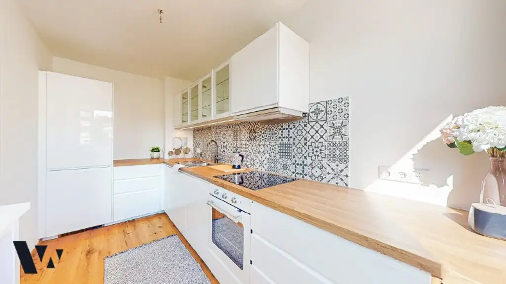 PARKBLICK AM HUNDSTURM | NEU RENOVIERTE 3-ZIMMERWOHNUNG MIT PARKPLATZ
