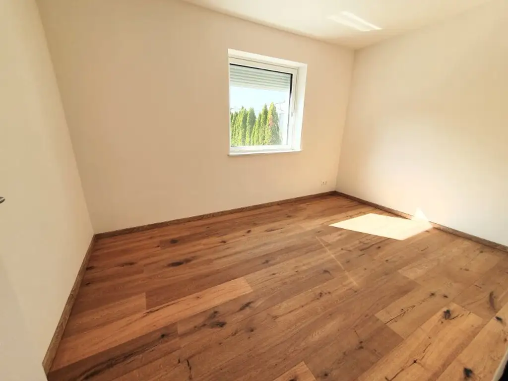 MODERNE DOPPELHAUSHÄLFTE IM NORDEN VON WIEN NÄHE U1 LEOPOLDAU.