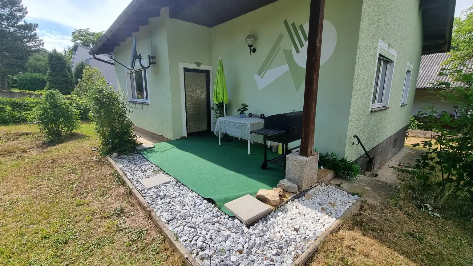 Charmantes Einfamilienhaus in ruhiger Grünlage – innen renoviert und bezugsbereit