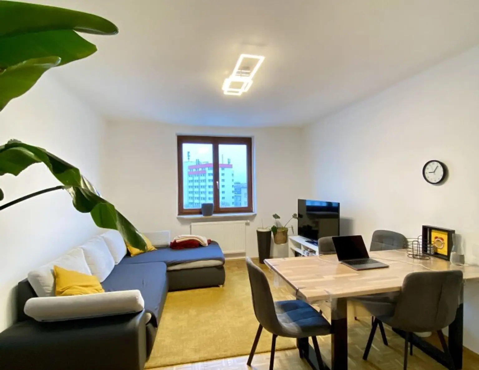 Linz: 4-Zimmer-Wohnung mit kleinem Balkon im 7. Stock mit Lift! - RESERVIERT!